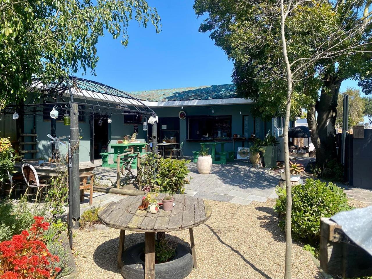 Suzies Huis Restaurant Bed And Breakfast Cape Town Exterior foto
