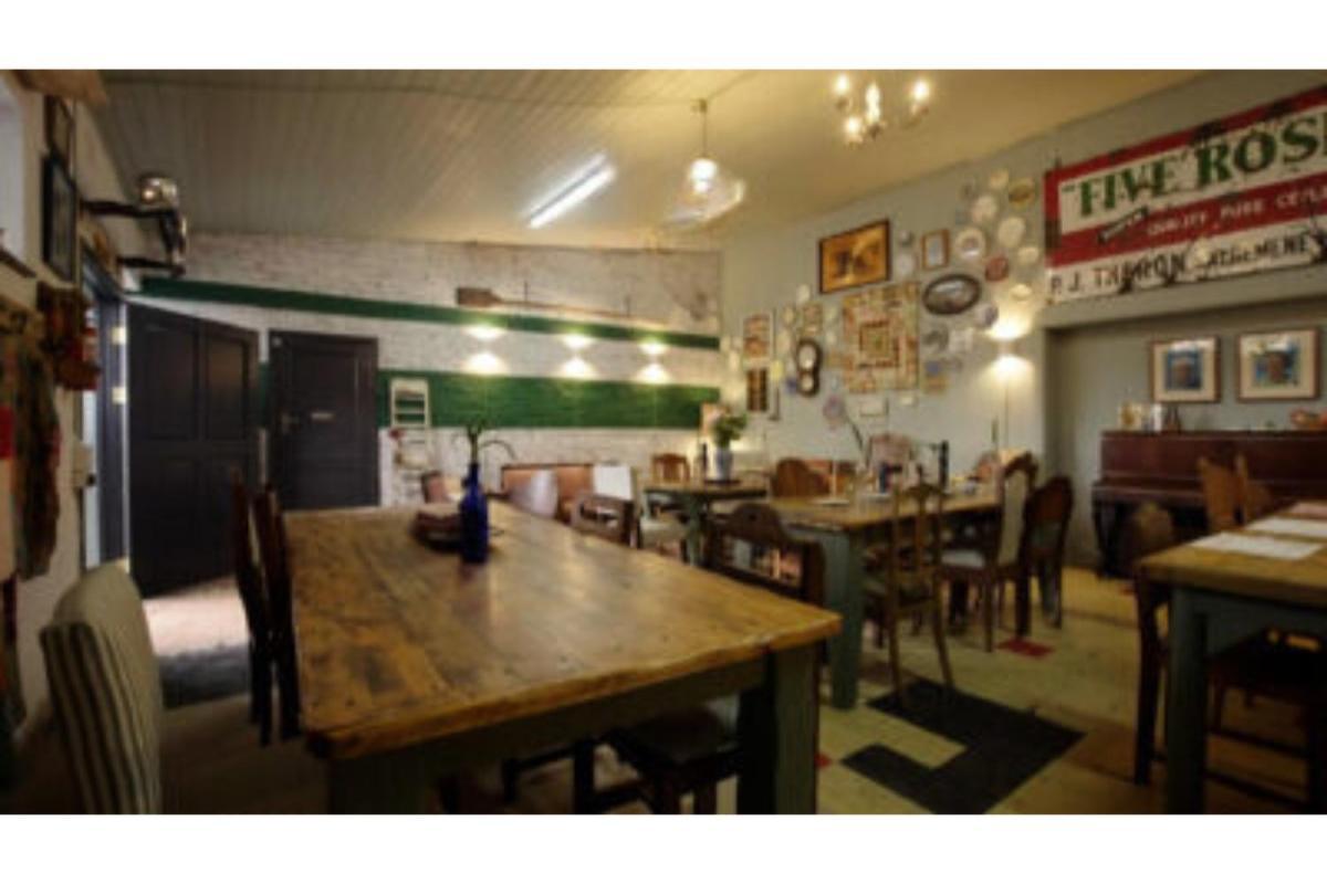 Suzies Huis Restaurant Bed And Breakfast Cape Town Exterior foto